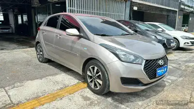 Hyundai HB20 1.6 Comfort Plus blueMedia Aut. Flex 2017 - Hatch seminovo em Goiânia