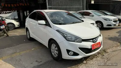Hyundai HB20S 1.6 Comfort P (Aut) 2015 - Sedan seminovo em Goiânia