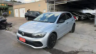 Volkswagen Polo Track 1.0 Flex 12V 5P - Miniatura 3